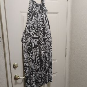 Black and White Leaf Print Dress With Pockets